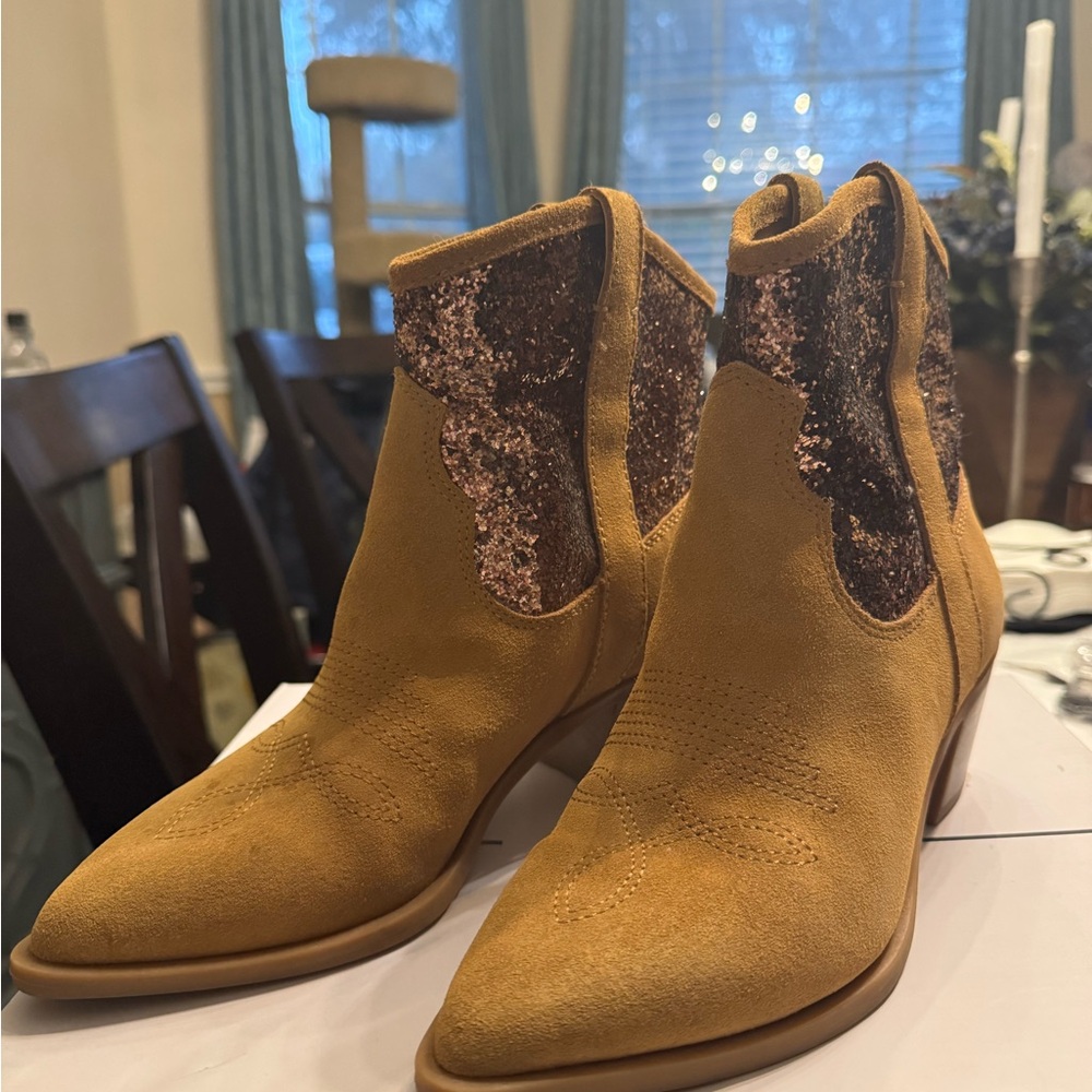 Dolce Vita Shreya Stylish Tan Ankle Boots with Glitter Detail